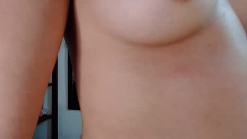 Snapshot of liaa_cute_ chatting on 02.24.25 lia online show from 02.24.25