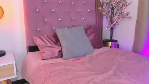 Snapshot of liaa_queen chatting on 04.21.26 liaa_queen online show from 04.21.26