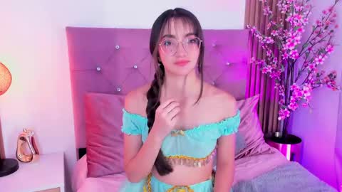 Snapshot of liaa_queen chatting on 05.15.26 liaa_queen online show from 05.15.26
