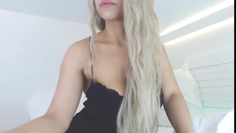 Snapshot of liadivina chatting on 11.23.25 Lia Divina online show from 11.23.25