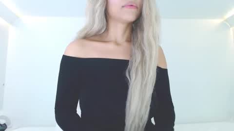 Snapshot of liadivina chatting on 11.25.25 Lia Divina online show from 11.25.25