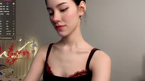 Snapshot of liaglamour chatting on 07.17.26 Lia online show from 07.17.26