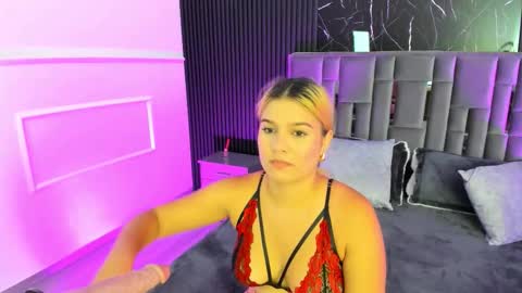 Snapshot of liahfontaine chatting on 10.29.25 Liah Fontaine online show from 10.29.25