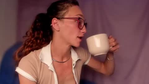 Snapshot of liahilton_ chatting on 07.05.26 lh6 9c online show from 07.05.26