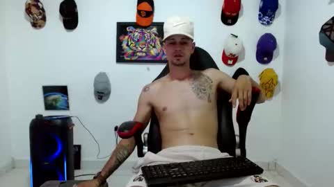 Snapshot of liam_andres12 chatting on 05.15.26 Andres online show from 05.15.26