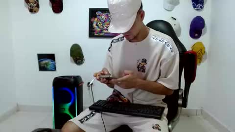 Snapshot of liam_andres12 chatting on 05.25.26 Andres online show from 05.25.26