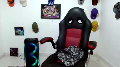 Snapshot of liam_andres12 chatting on 05.31.26 Andres online show from 05.31.26