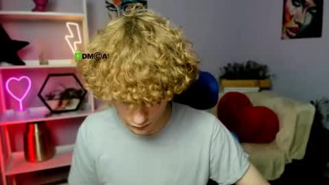 Snapshot of liam_bb chatting on 03.08.25 Liam online show from 03.08.25