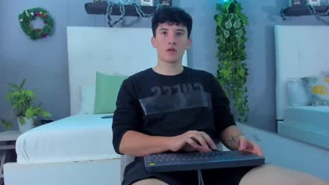 Snapshot of liam_conorr chatting on 12.21.24 liam_conorr online show from 12.21.24