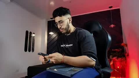 Snapshot of liam_kleiin chatting on 04.18.26 LIAM KLEIN online show from 04.18.26