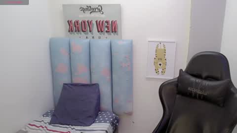 Snapshot of liam_play chatting on 06.15.26 LIAM online show from 06.15.26