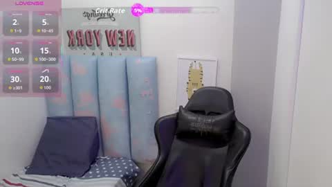 Snapshot of liam_play chatting on 06.18.26 LIAM online show from 06.18.26