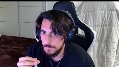 Snapshot of liamriddley chatting on 10.15.25 liamriddley online show from 10.15.25