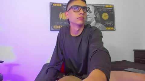 Snapshot of lian_23_ chatting on 12.17.24    online show from 12.17.24