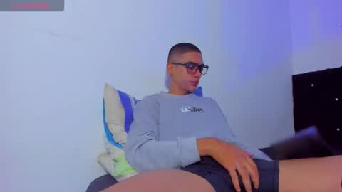 Snapshot of lian_23_ chatting on 10.27.25    online show from 10.27.25