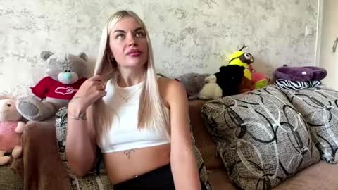 Snapshot of liannetwyman chatting on 05.22.26 Lina online show from 05.22.26