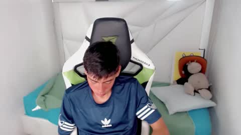 Snapshot of liarr_ chatting on 02.14.26 LIAR online show from 02.14.26