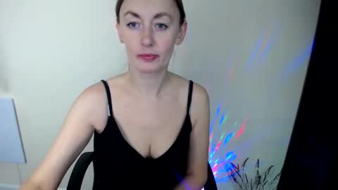 Snapshot of liasais_ chatting on 12.20.25 Lia online show from 12.20.25