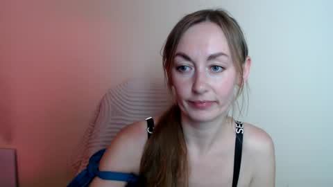 Snapshot of liasais_ chatting on 06.28.26 Lia online show from 06.28.26