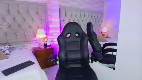 Snapshot of liathompson_fg chatting on 02.10.26 Lia online show from 02.10.26