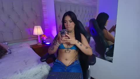 Snapshot of liathompson_fg chatting on 02.18.26 Lia online show from 02.18.26