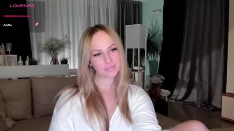 Snapshot of libby_nora chatting on 01.10.25 Libby online show from 01.10.25