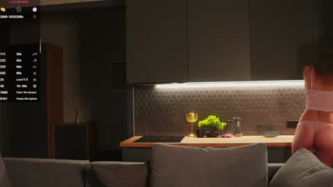 Snapshot of libbyshepard chatting on 11.28.25 Elena online show from 11.28.25