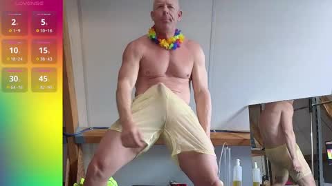 Snapshot of libo_horny_muscle chatting on 05.10.26 Justin Libo online show from 05.10.26
