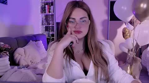 Snapshot of libra_mia chatting on 10.13.25 libra_mia online show from 10.13.25