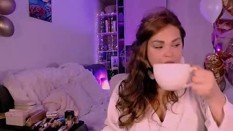 Snapshot of libra_mia chatting on 10.21.25 libra_mia online show from 10.21.25