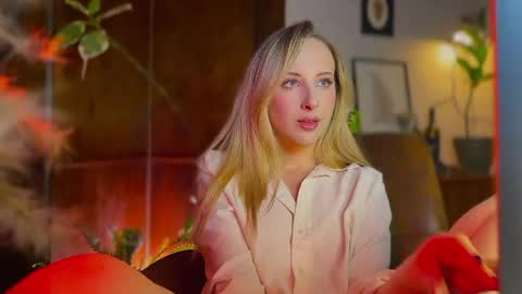 Snapshot of lierie chatting on 02.12.26 its my birthday today so im offline but id be so happy if you felt like sending me a birthday love while im away online show from 02.12.26