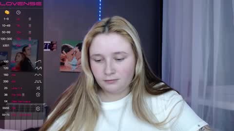Snapshot of light_lunaa chatting on 11.13.25 light_lunaa online show from 11.13.25