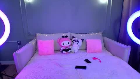 Lihn Pham online show from 12.23.25