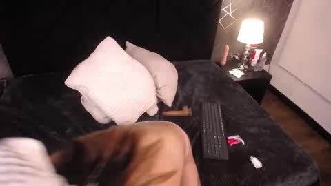 Snapshot of liia_tomson chatting on 02.24.26 lia online show from 02.24.26