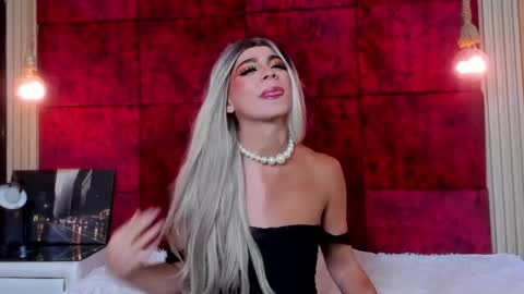 Snapshot of liiacollins chatting on 10.09.25 liiacollins online show from 10.09.25