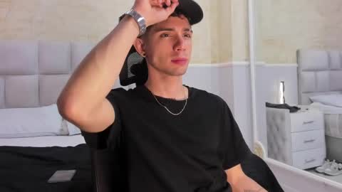 L I I A M online show from 02.04.25