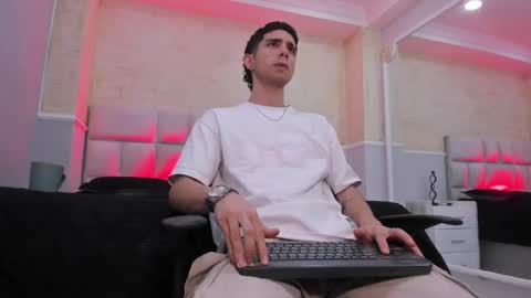 L I I A M online show from 02.20.25