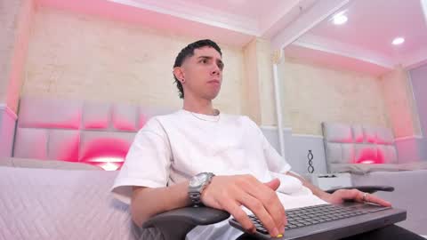 L I I A M online show from 02.22.25