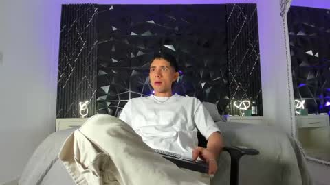 L I I A M online show from 03.10.25