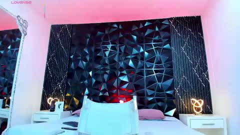 L I I A M online show from 09.17.25