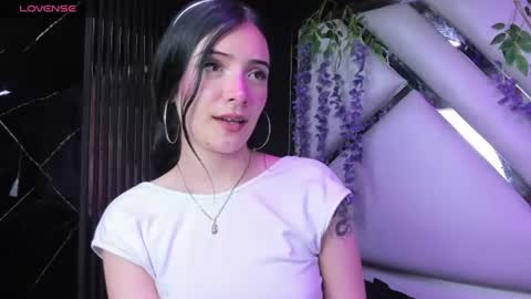 Snapshot of liinzy_rouse chatting on 06.30.26 Brittany online show from 06.30.26
