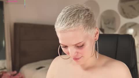 Snapshot of likaaberry chatting on 09.18.25 likaaberry online show from 09.18.25