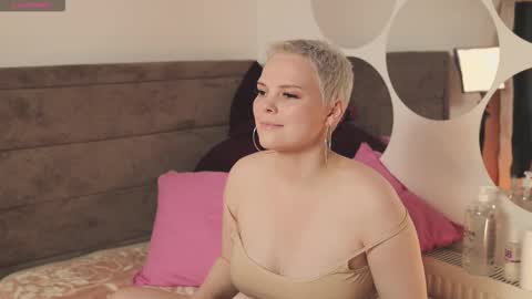 Snapshot of likaaberry chatting on 10.14.25 likaaberry online show from 10.14.25