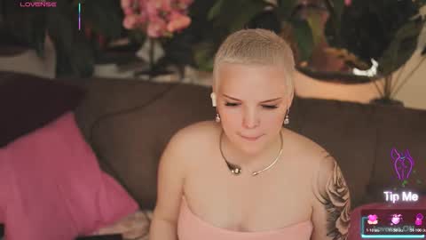 Snapshot of likaaberry chatting on 10.24.25 likaaberry online show from 10.24.25