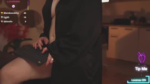 Snapshot of likaaberry chatting on 10.28.25 likaaberry online show from 10.28.25