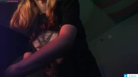 Snapshot of lil_gem chatting on 09.19.25 lil gemmie online show from 09.19.25