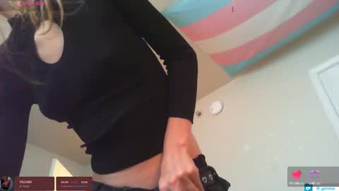 Snapshot of lil_gem chatting on 09.22.25 lil gemmie online show from 09.22.25
