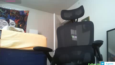 Snapshot of lil_gem chatting on 10.02.25 lil gemmie online show from 10.02.25