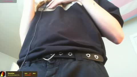 Snapshot of lil_gem chatting on 10.09.25 lil gemmie online show from 10.09.25