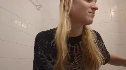 Snapshot of lil_gem chatting on 01.18.26 lil gemmie online show from 01.18.26